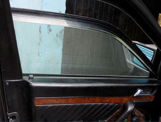 Mercedes Benz blindado, ventana blindada